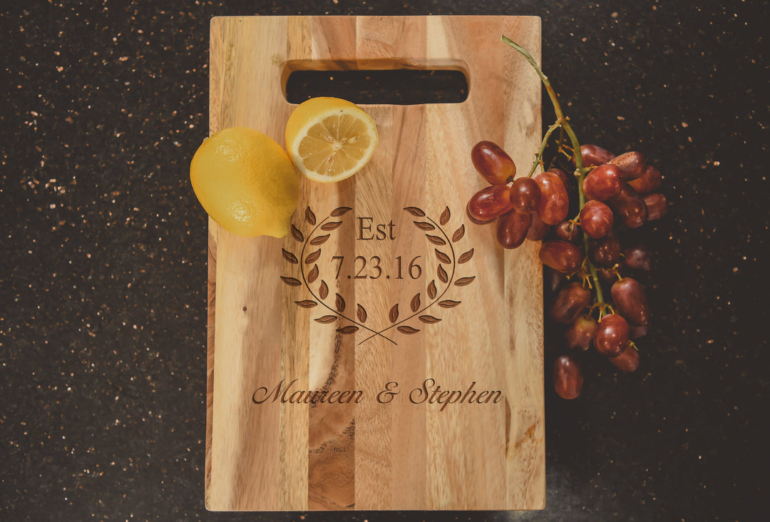 Laurel Wreath | Initial & Last Name Personalized Acacia Cutting Board  - ZNHC0065