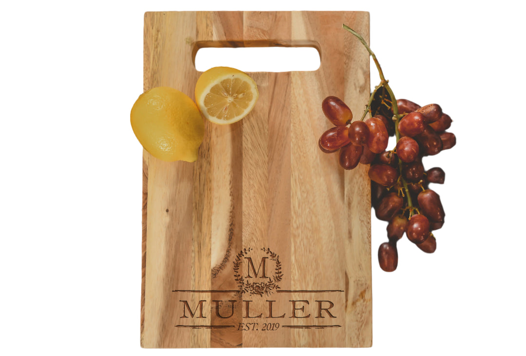 Rustic Wreathe | Personalized Acacia Cutting Board  - ZNHC0065