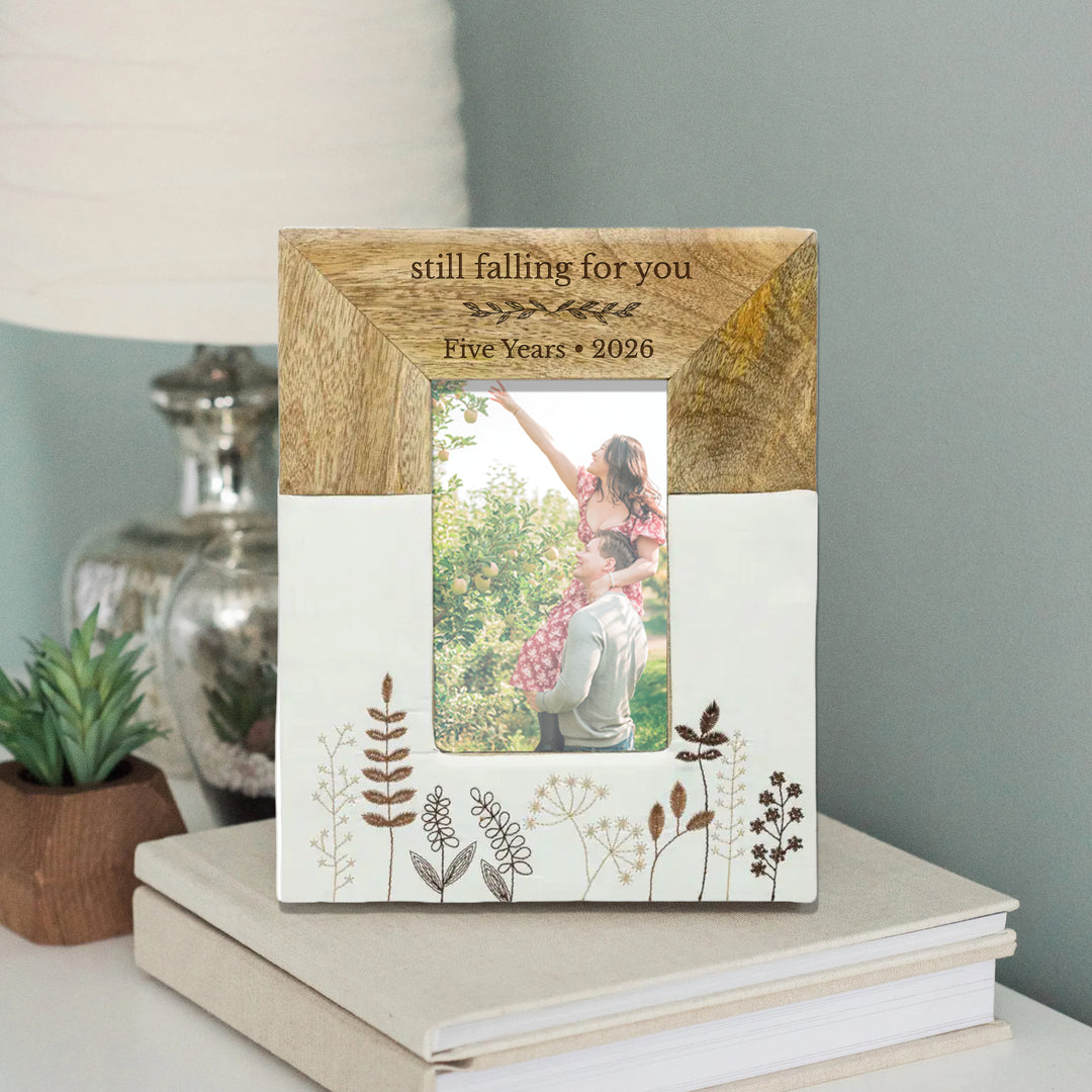 Personalized Engraved Mango Wood &amp; Embroidered Linen 4x6 Photo Frame - FFRD11846