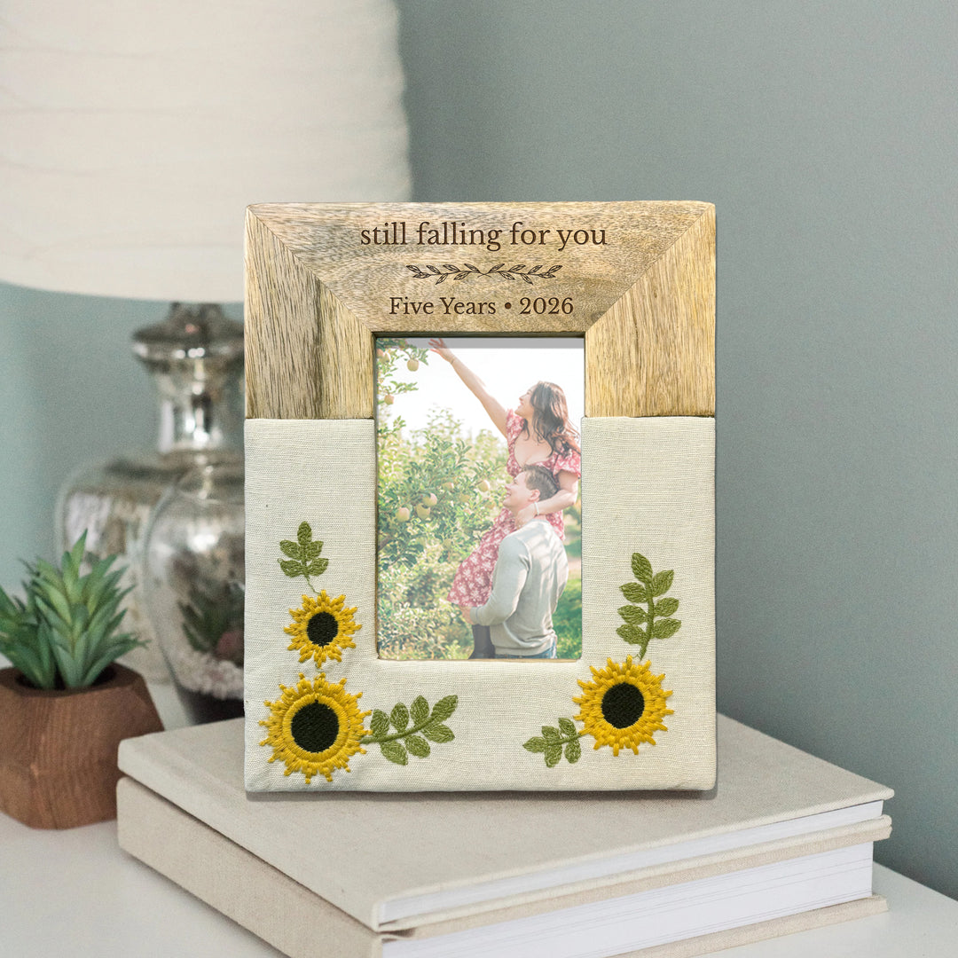 Personalized Engraved Mango Wood &amp; Embroidered Linen 4x6 Photo Frame - FFRD12063